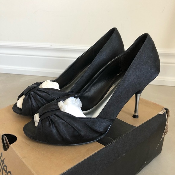 Le Château Heels 3.5” - Picture 2 of 11